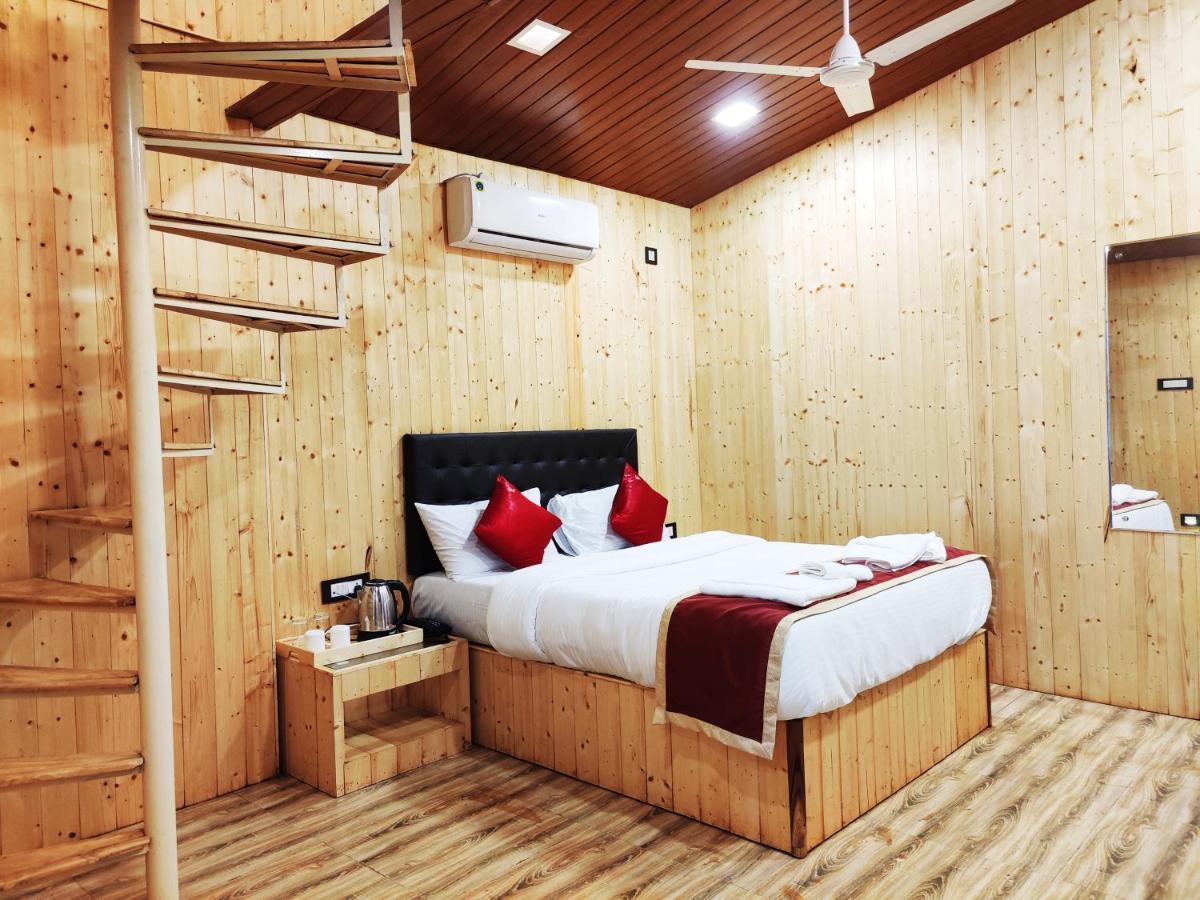 Arya Resort And Spa มหาบาเลชวาร์ ภายนอก รูปภาพ