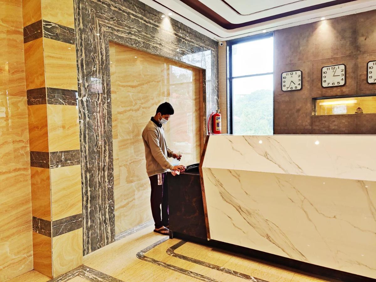 Arya Resort And Spa มหาบาเลชวาร์ ภายนอก รูปภาพ
