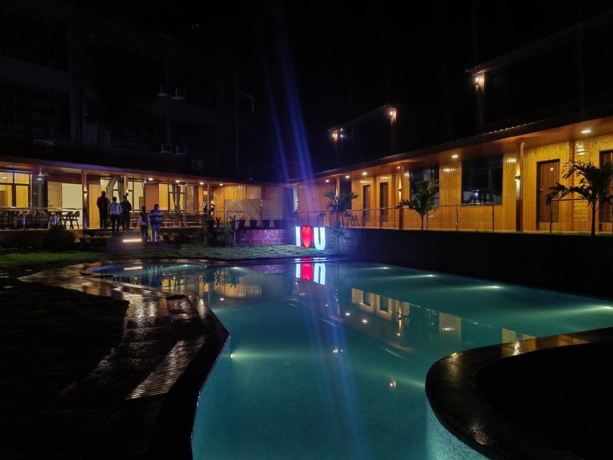 Arya Resort And Spa มหาบาเลชวาร์ ภายนอก รูปภาพ