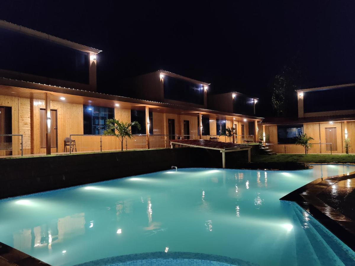 Arya Resort And Spa มหาบาเลชวาร์ ภายนอก รูปภาพ