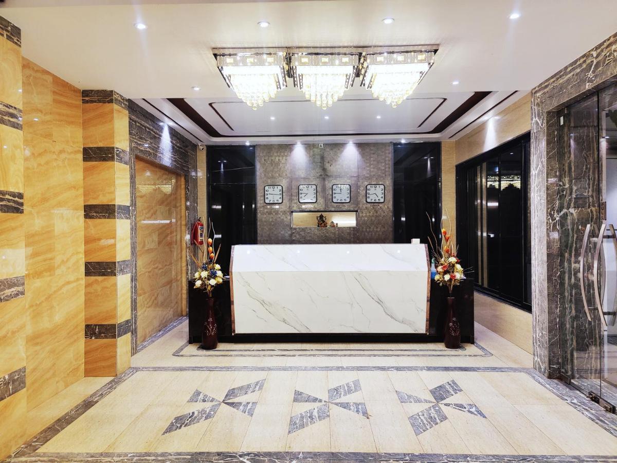 Arya Resort And Spa มหาบาเลชวาร์ ภายนอก รูปภาพ