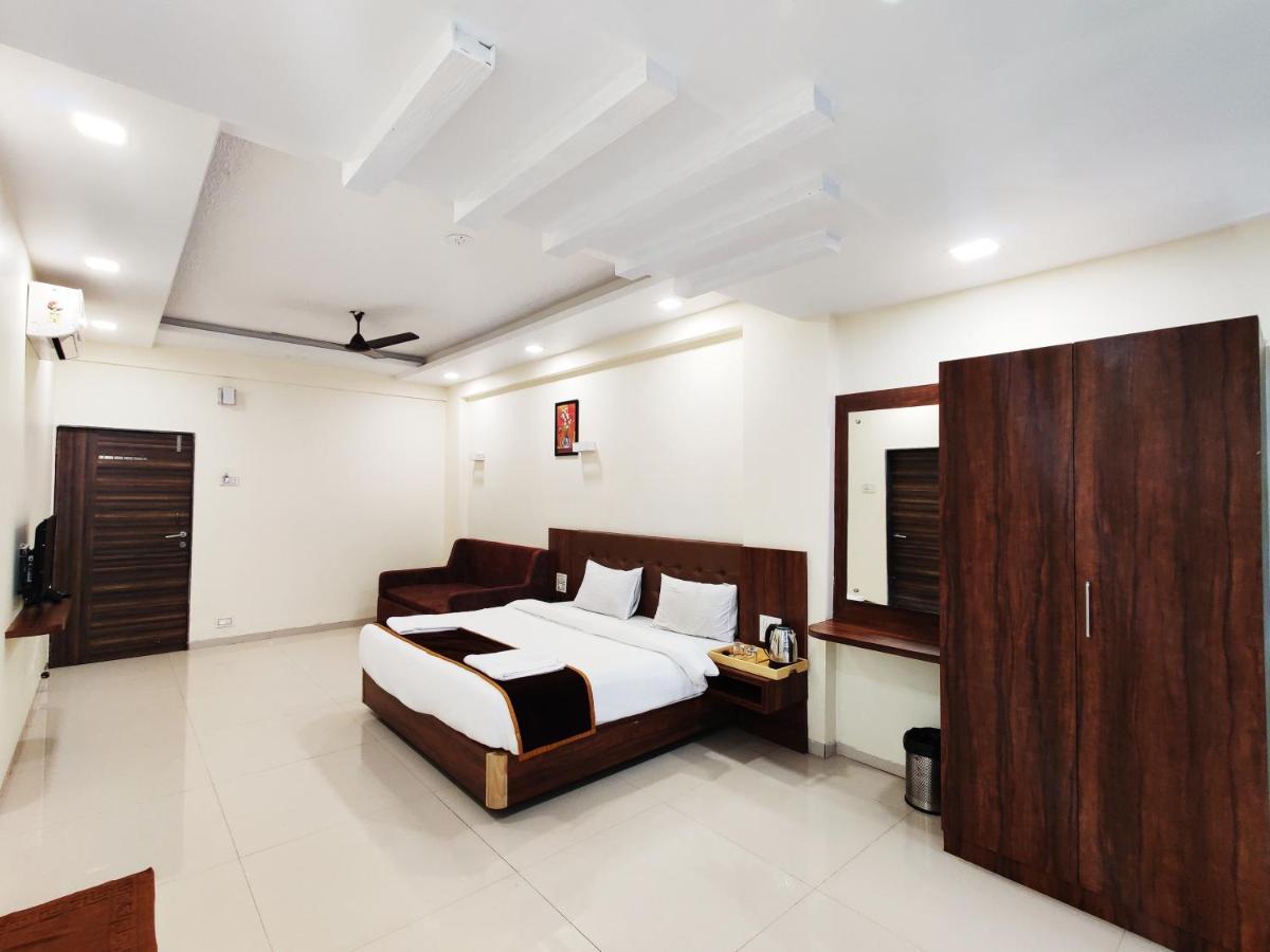 Arya Resort And Spa มหาบาเลชวาร์ ภายนอก รูปภาพ