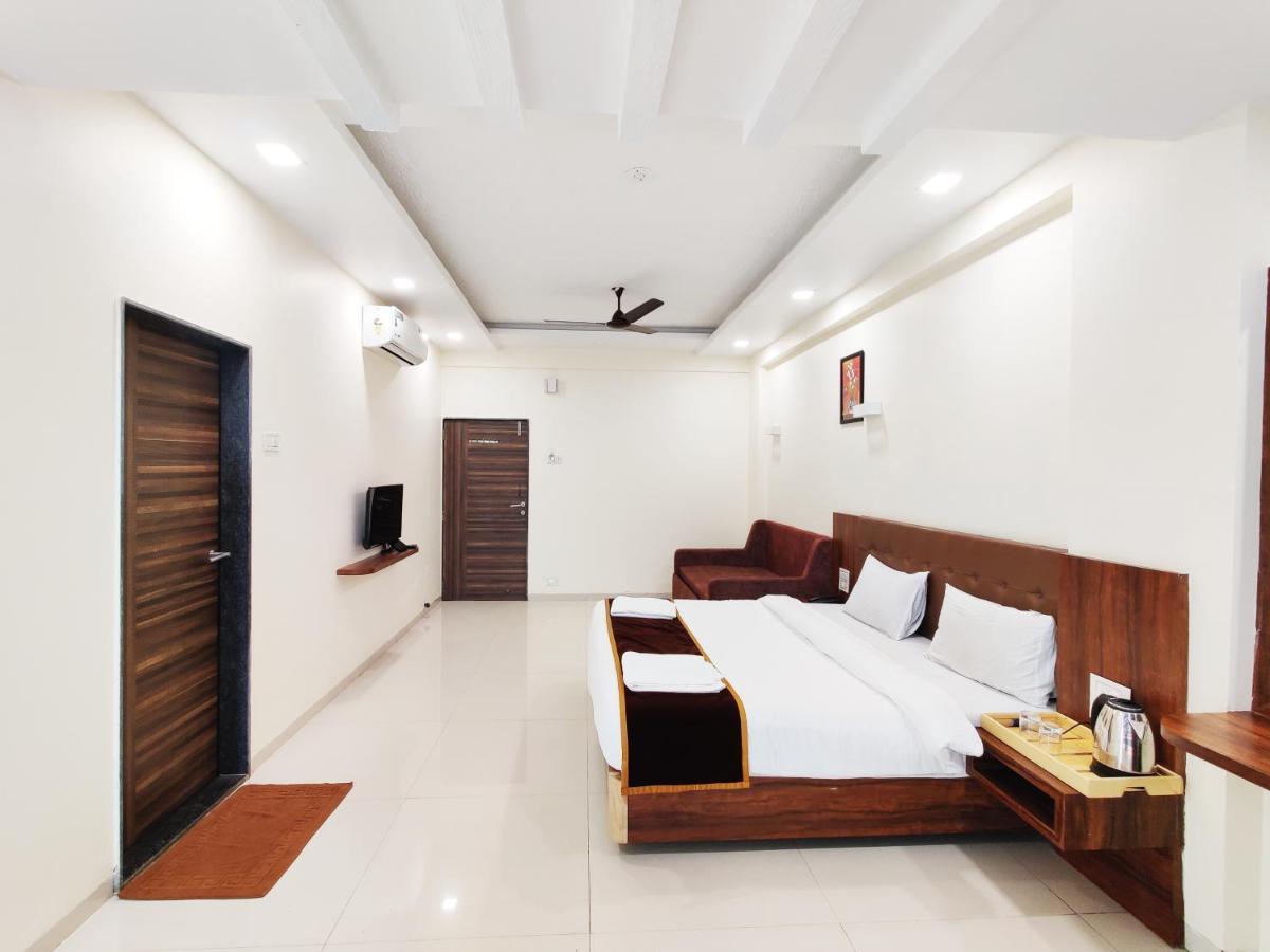 Arya Resort And Spa มหาบาเลชวาร์ ภายนอก รูปภาพ