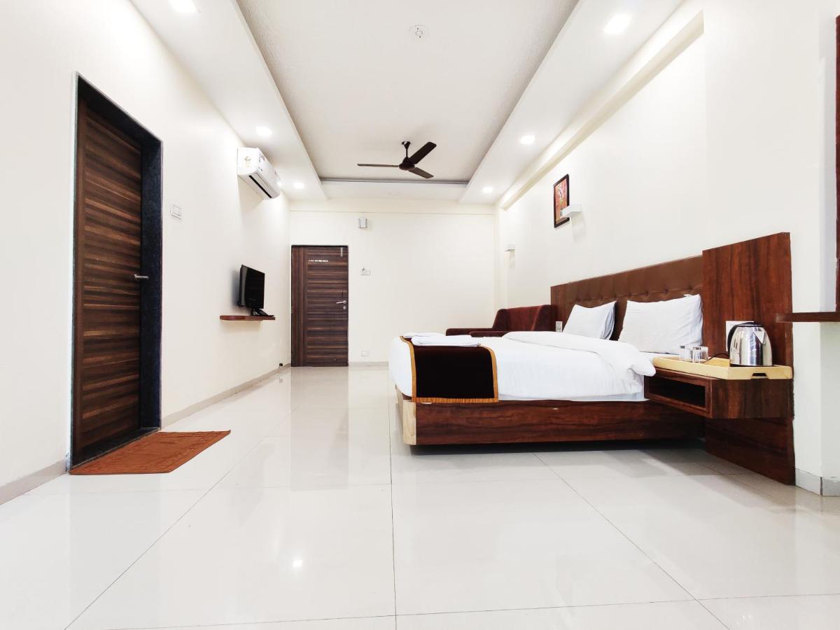 Arya Resort And Spa มหาบาเลชวาร์ ภายนอก รูปภาพ