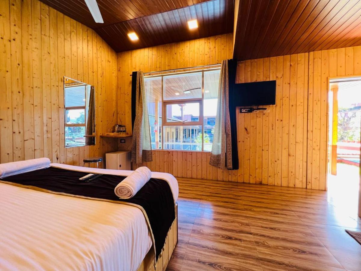 Arya Resort And Spa มหาบาเลชวาร์ ภายนอก รูปภาพ