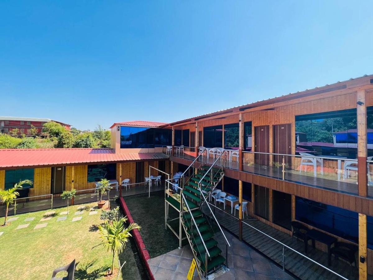 Arya Resort And Spa มหาบาเลชวาร์ ภายนอก รูปภาพ