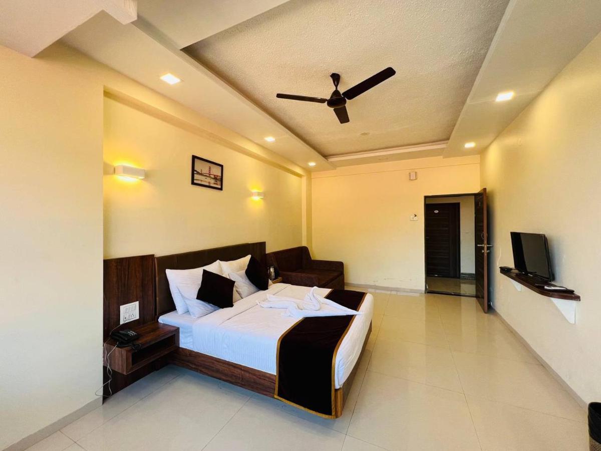 Arya Resort And Spa มหาบาเลชวาร์ ภายนอก รูปภาพ