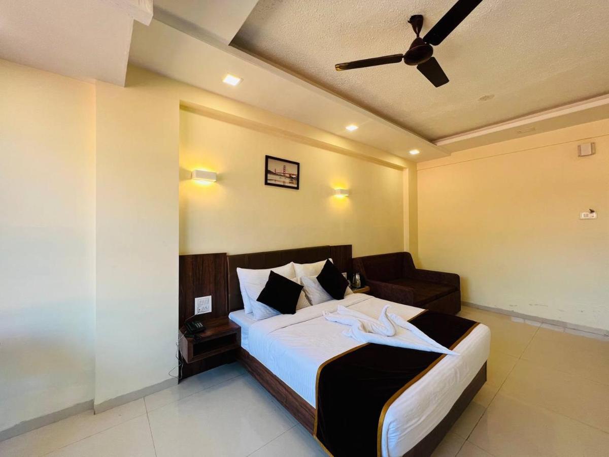 Arya Resort And Spa มหาบาเลชวาร์ ภายนอก รูปภาพ