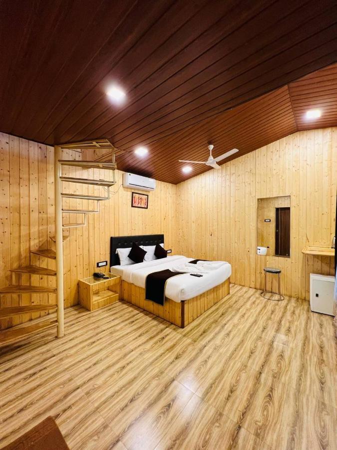 Arya Resort And Spa มหาบาเลชวาร์ ภายนอก รูปภาพ