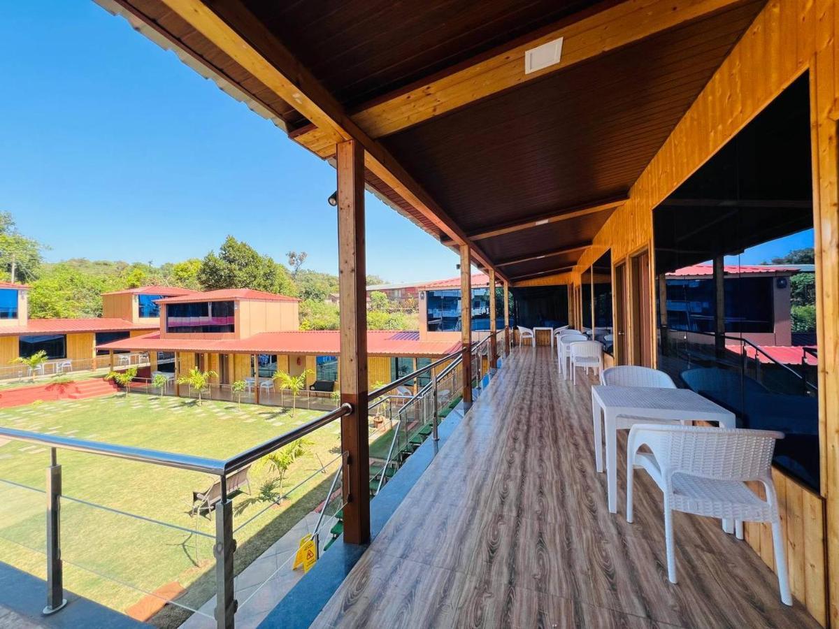 Arya Resort And Spa มหาบาเลชวาร์ ภายนอก รูปภาพ