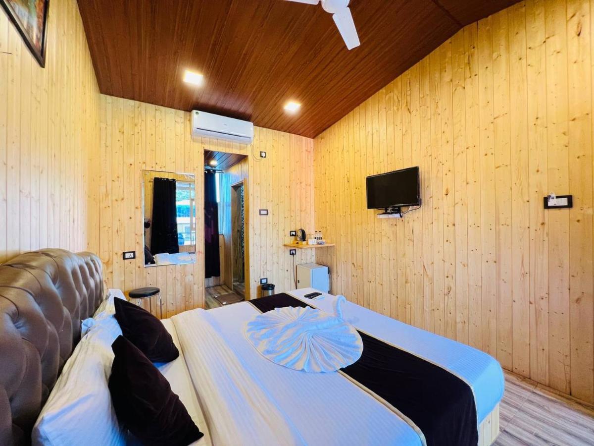 Arya Resort And Spa มหาบาเลชวาร์ ภายนอก รูปภาพ